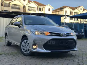 Toyota Axio 1.5 Hybrid 2WD 2019 Silver