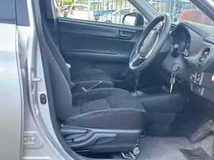 Toyota Axio 1.5 Hybrid 2WD 2019 Silver