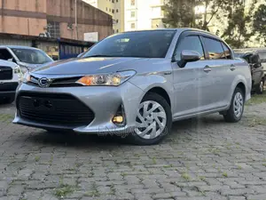 Toyota Axio 1.5 Hybrid 2WD 2019 Silver