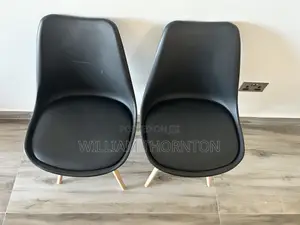 Set of 2 Modern Dining Chairs - Black With Wooden Legs