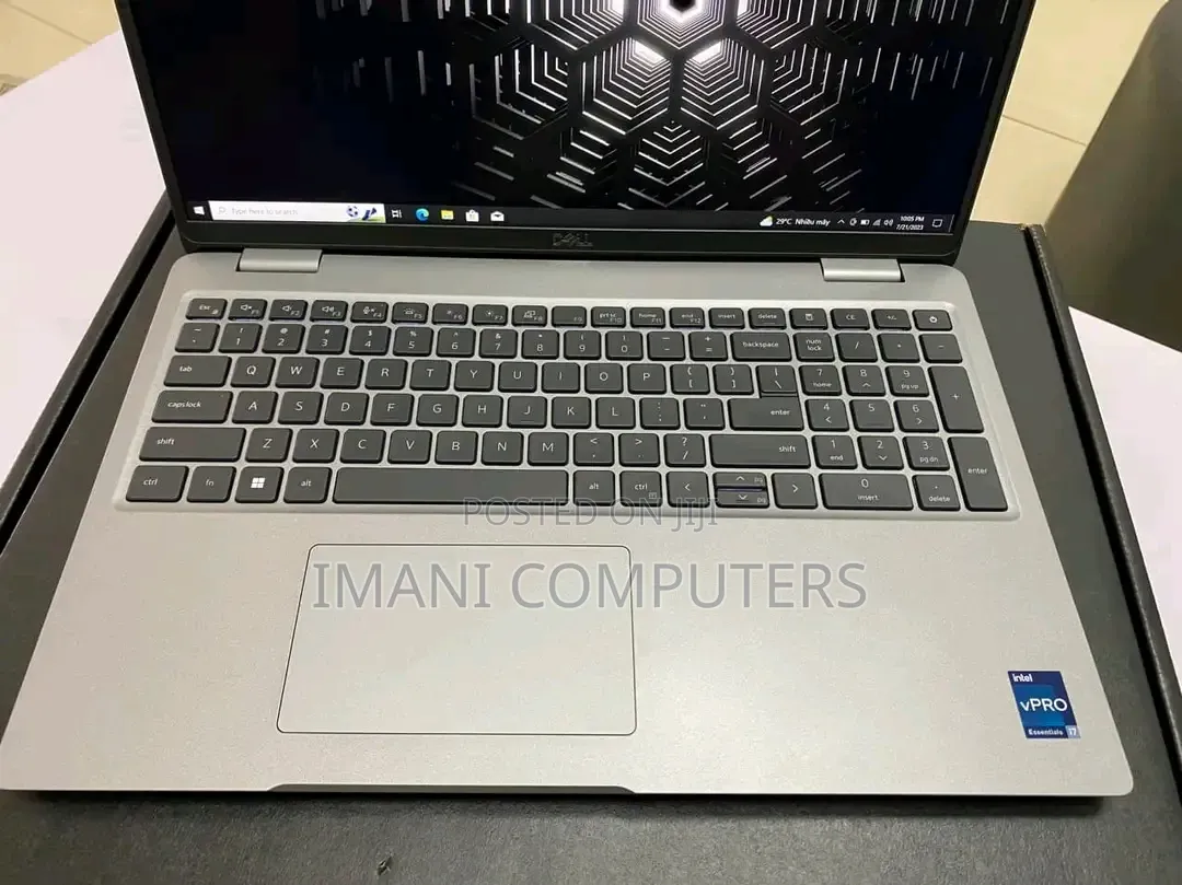 New Laptop Dell Precision 3580 16GB Intel Core i7 SSD 512GB