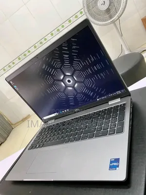 New Laptop Dell Precision 3580 16GB Intel Core i7 SSD 512GB