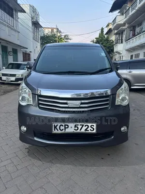 Toyota Noah 2.0 143hp AWD (8 Seater) 2012 Gray