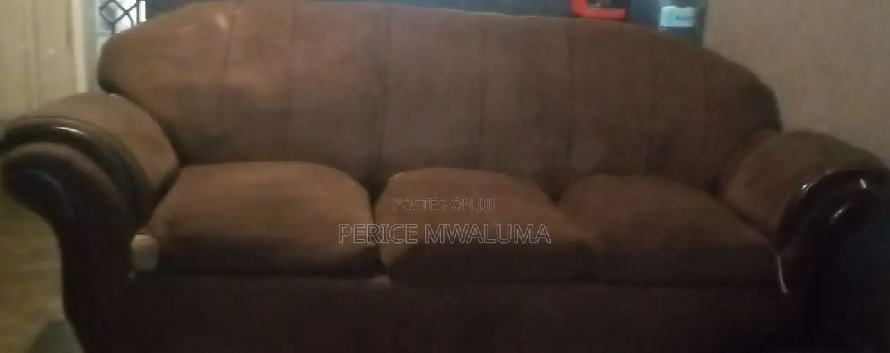 Selling a 5 Seater Sofa Set.