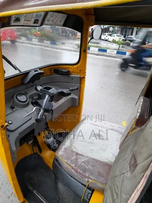 Bajaj RE 2019 Yellow