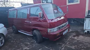 Nissan Caravan (Urvan) 2009 Red
