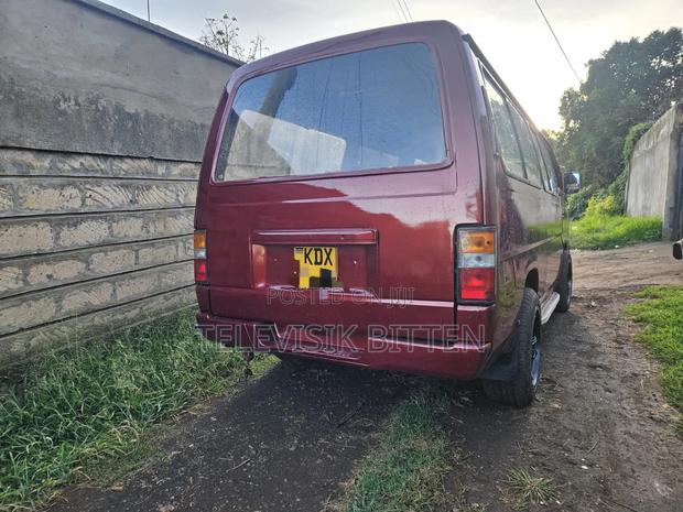 Nissan Caravan (Urvan) 2009 Red - thumbnail 3