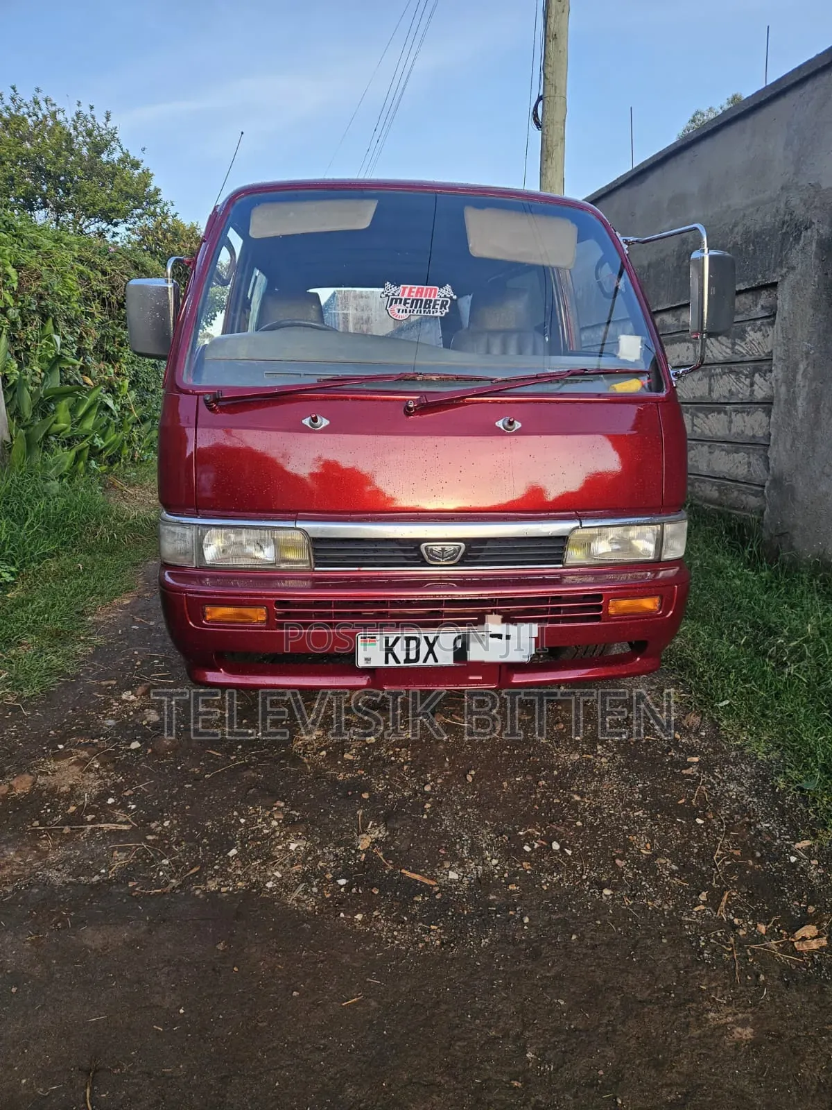 Nissan Caravan (Urvan) 2009 Red