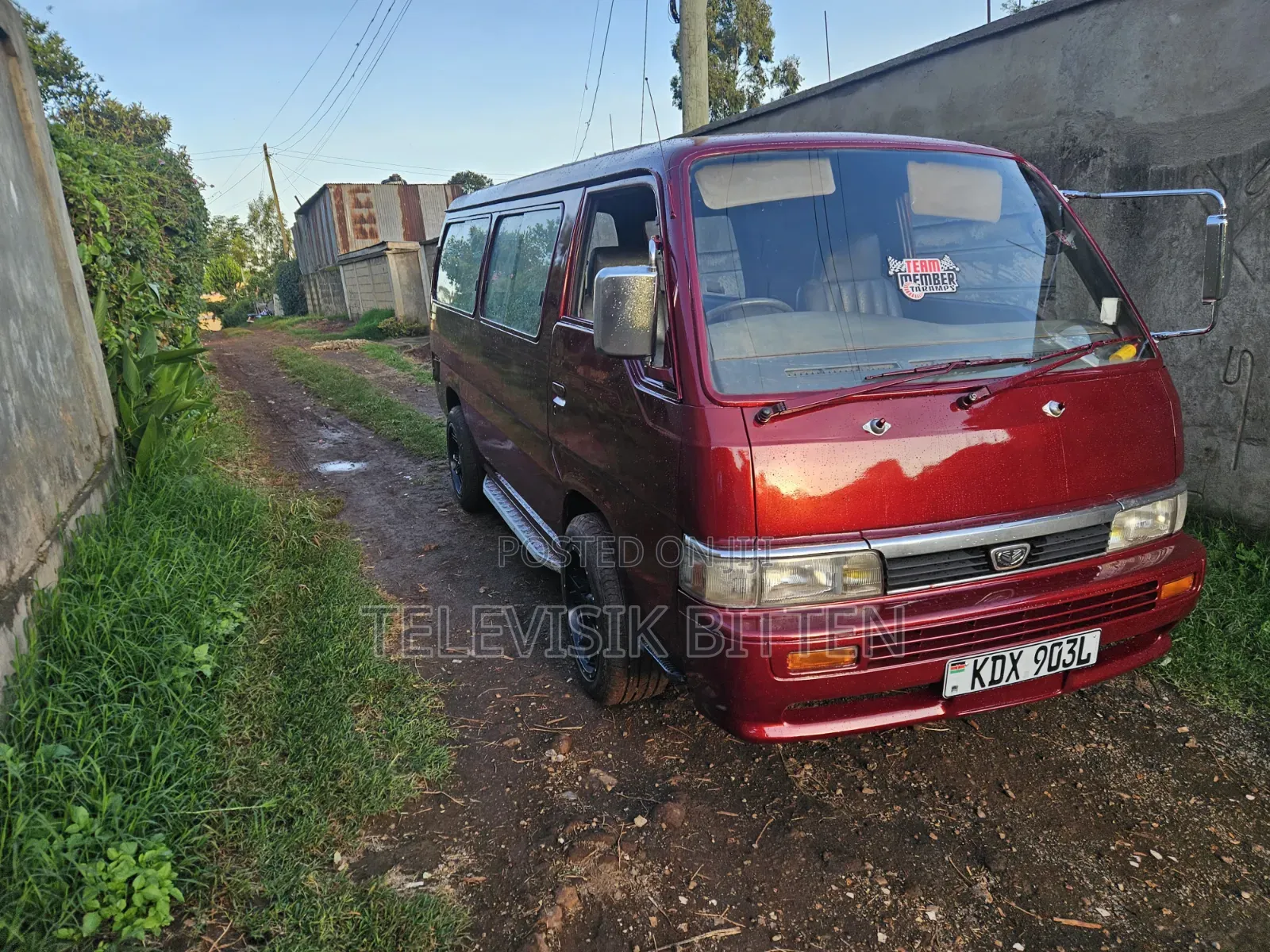 Nissan Caravan (Urvan) 2009 Red
