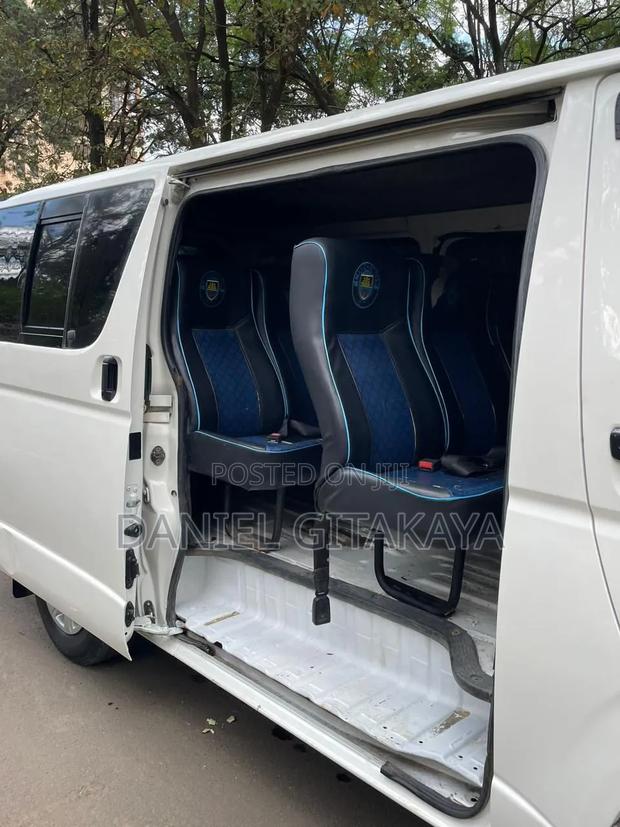 Toyota HiAce 2013 White - thumbnail 4