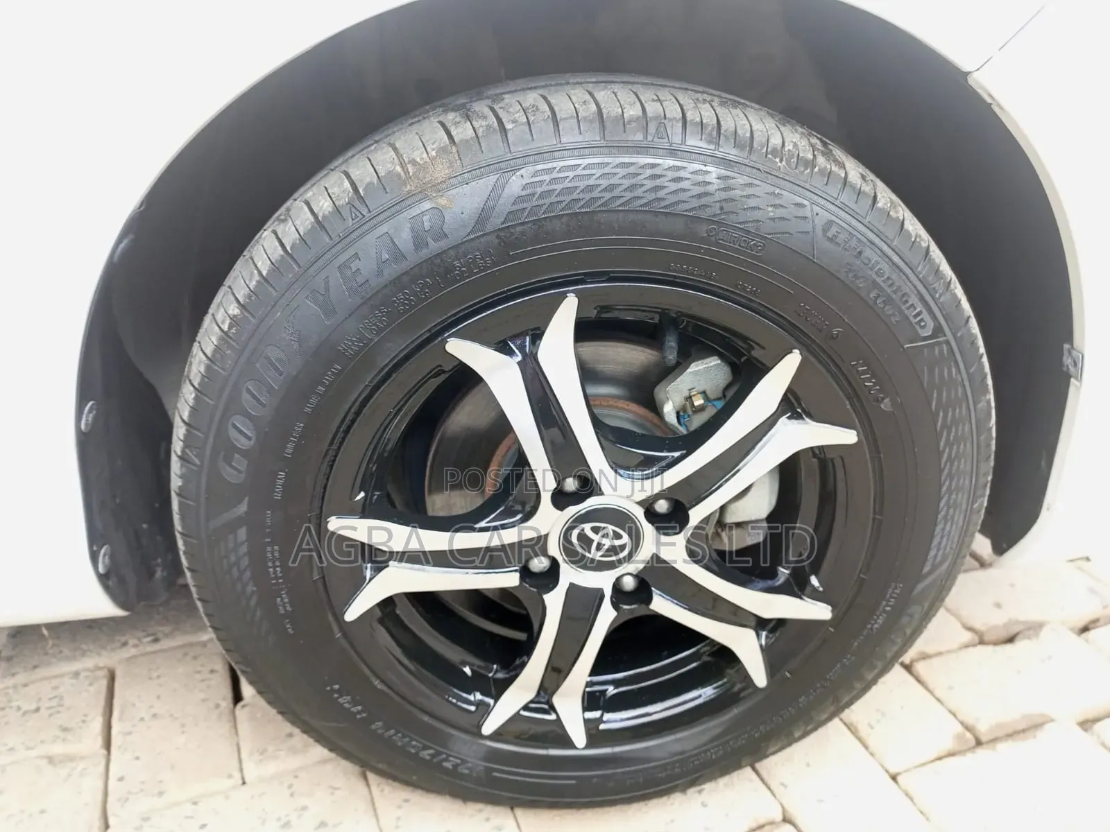 Toyota Vitz 2019 White