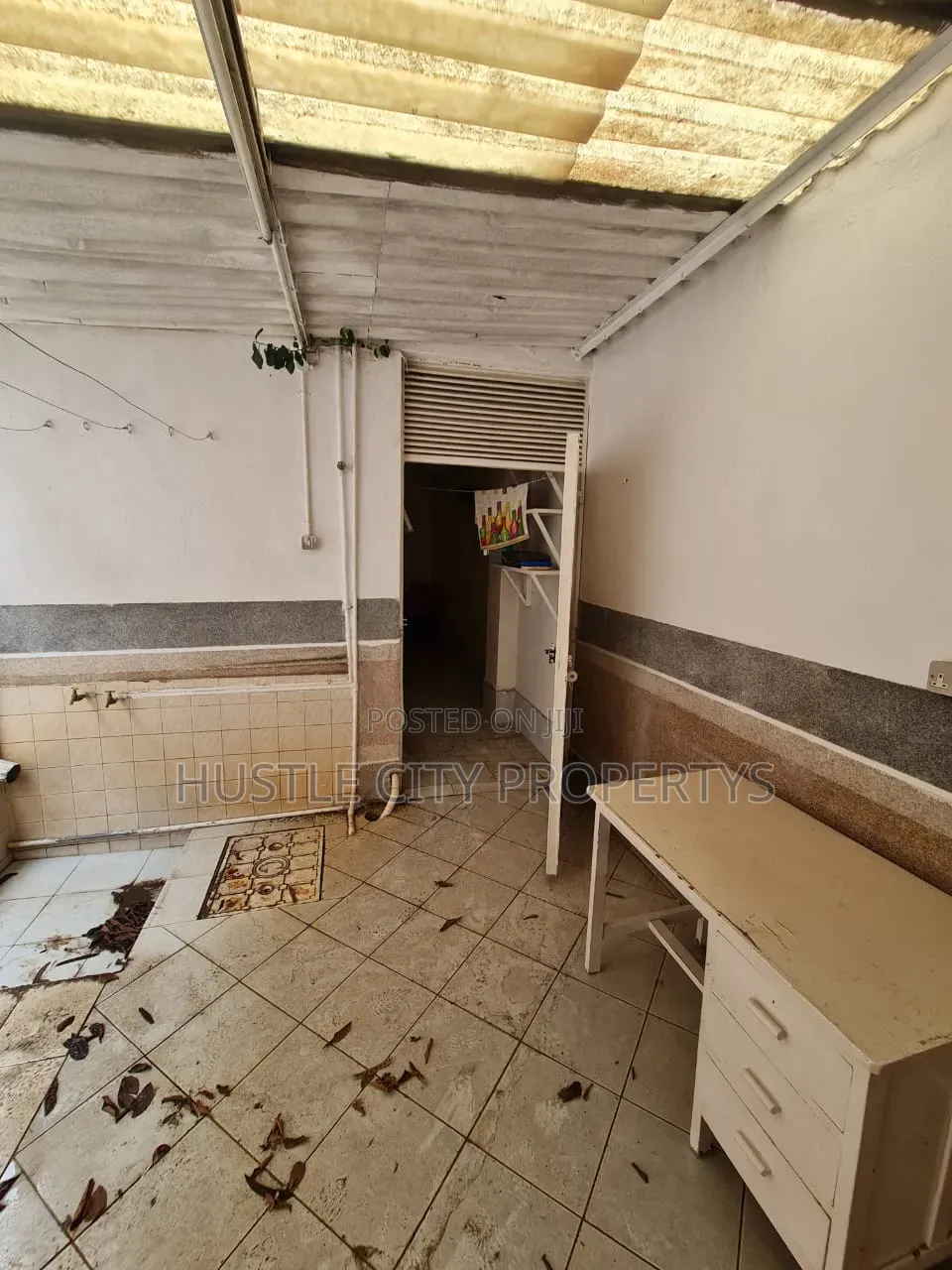 Furnished 5bdrm Mansion in Raha Estate, Raphta Road Area for rent