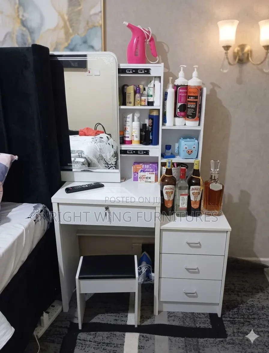 Vanity Dressing Set With Sliding Mirror