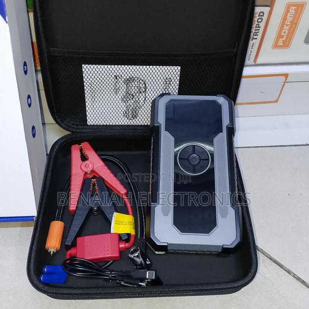Car Jumpstarter Fitted With Inbuilt Inflator,Flash Light for Emergency