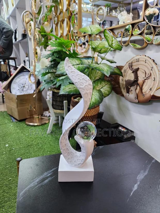 Office/Home Figure Modeling Resin Table Ornaments - thumbnail 2