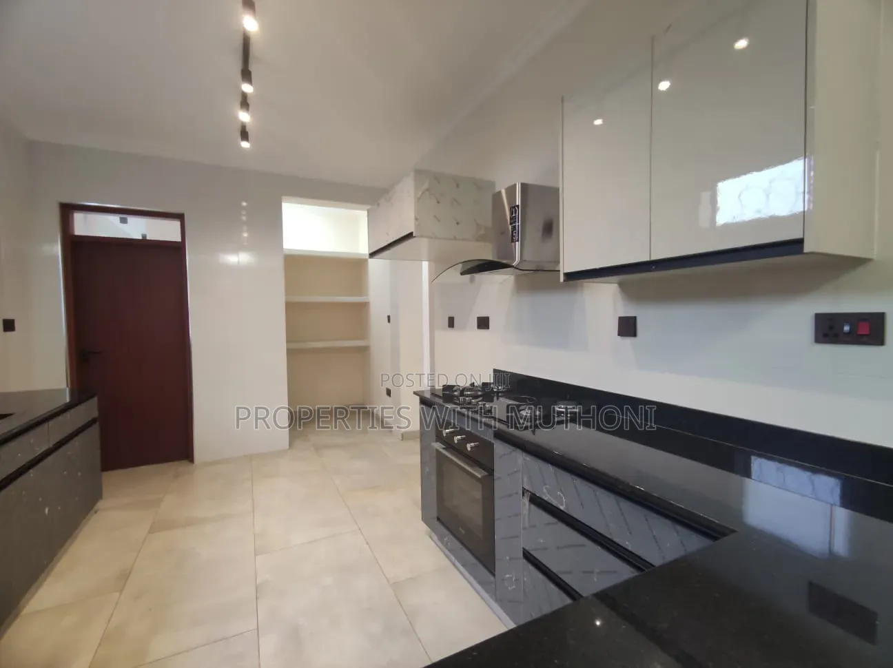 4bdrm Villa in Marurui, Roysambu for sale