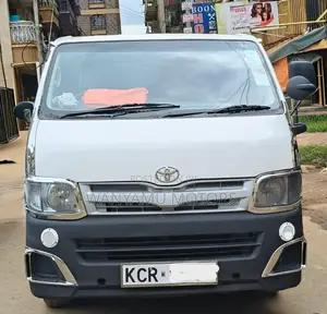 Toyota HiAce 2011 White