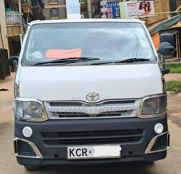 Toyota HiAce 2011 White - thumbnail 3