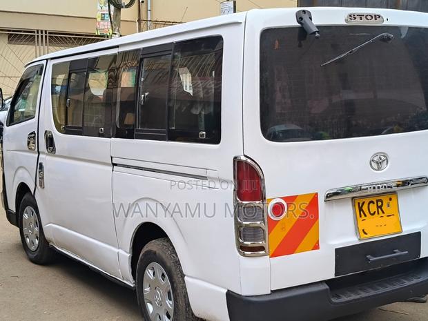 Toyota HiAce 2011 White - thumbnail 2