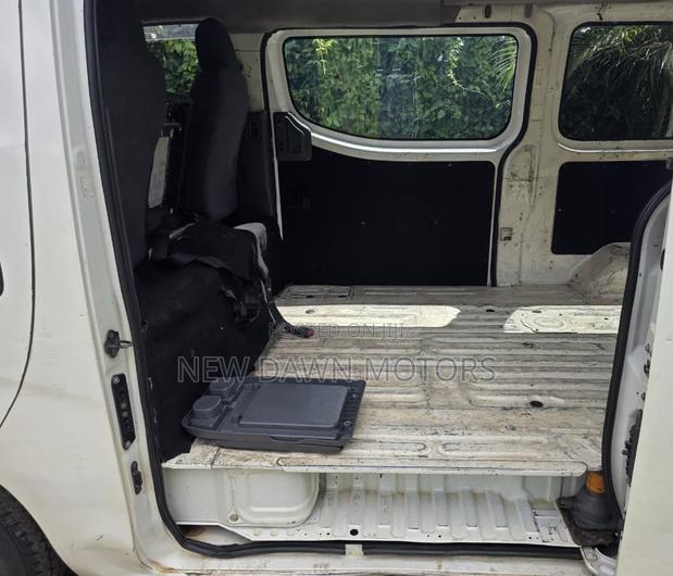 Nissan Caravan (Urvan) 2014 White - thumbnail 3