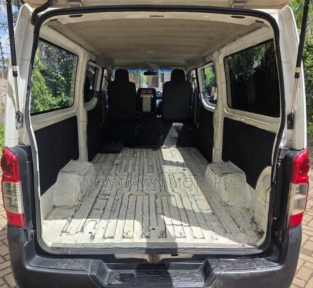Nissan Caravan (Urvan) 2014 White - thumbnail 4