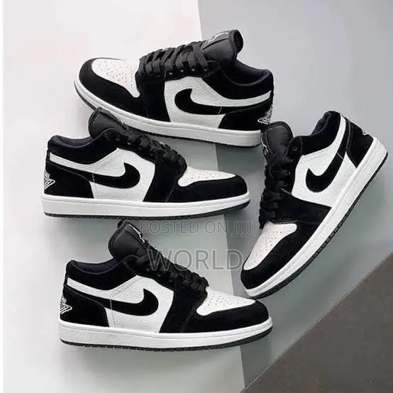 Jordan 1 Low Cut Black and White - thumbnail 2