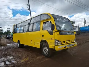 Isuzu NQR 2013 Yellow