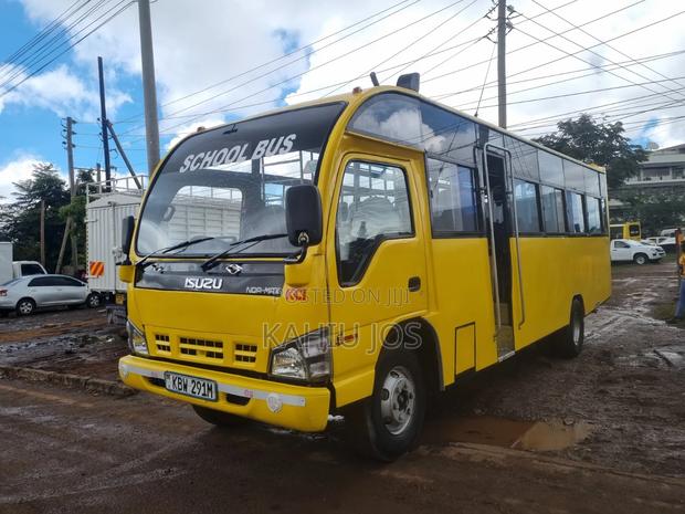 Isuzu NQR 2013 Yellow - thumbnail 2