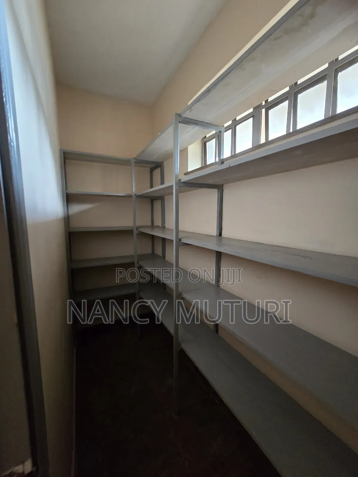4bdrm Mansion in Kasphat, Banana for rent