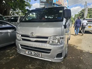 Toyota HiAce 2013 Silver