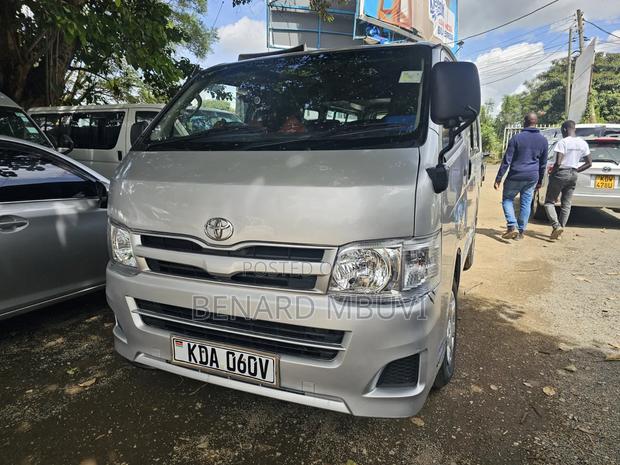 Toyota HiAce 2013 Silver