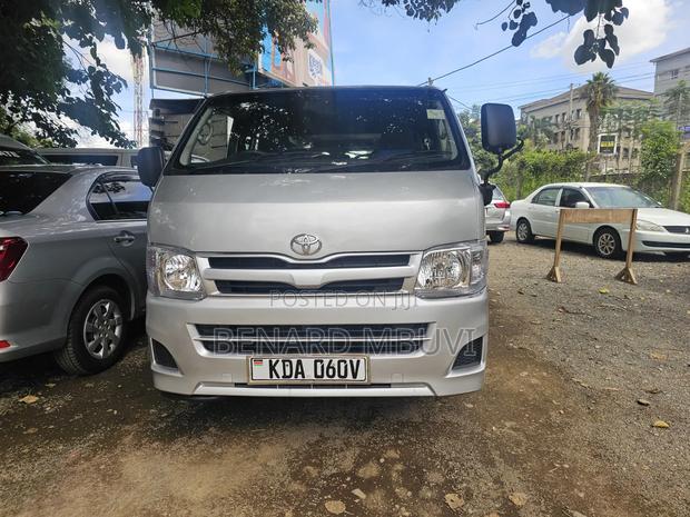 Toyota HiAce 2013 Silver - thumbnail 2