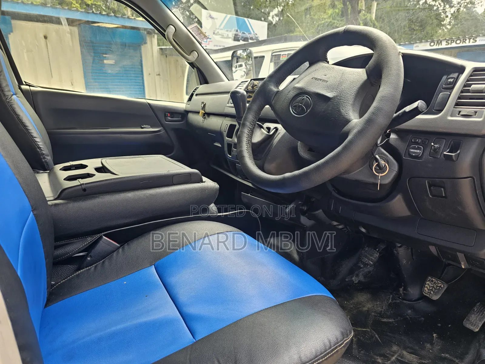 Toyota HiAce 2013 Silver