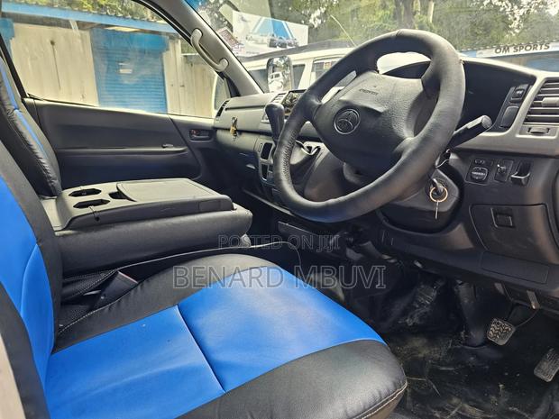 Toyota HiAce 2013 Silver - thumbnail 4