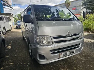 Toyota HiAce 2013 Silver