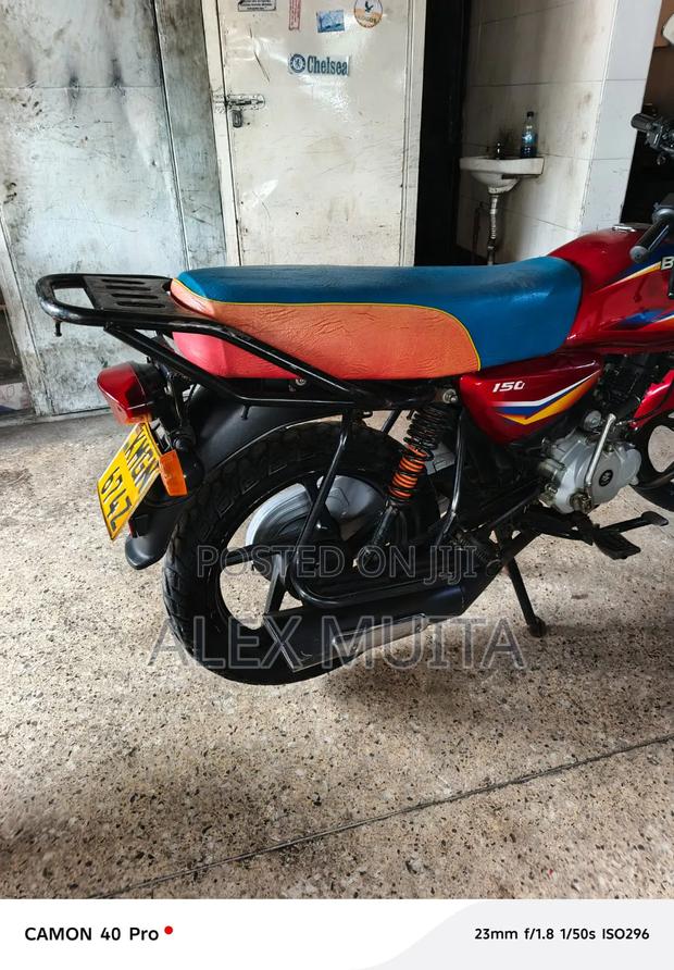 Bajaj Boxer 150 UG 2025 Red