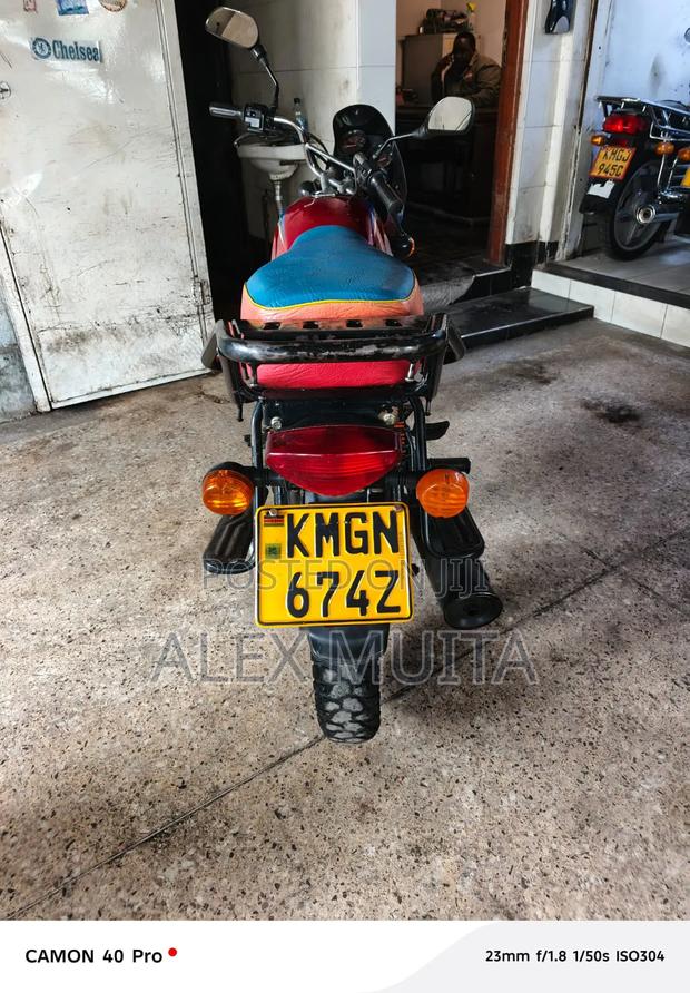Bajaj Boxer 150 UG 2025 Red - thumbnail 4