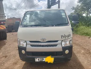 Toyota HiAce 2017 White