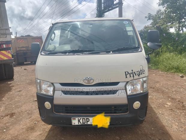 Toyota HiAce 2017 White