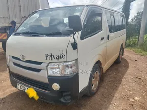 Toyota HiAce 2017 White