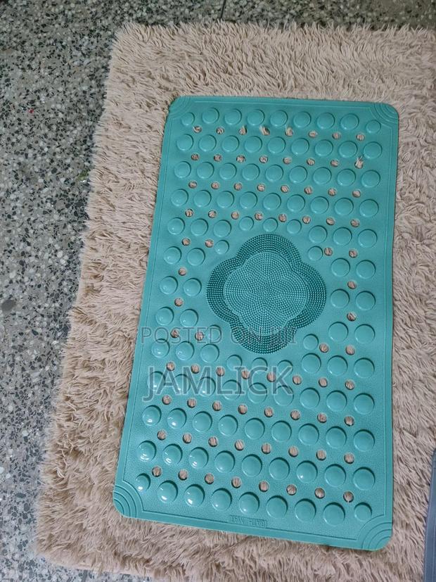 70cm × 40cm Anti-Slip Bathroom Mat –Cd