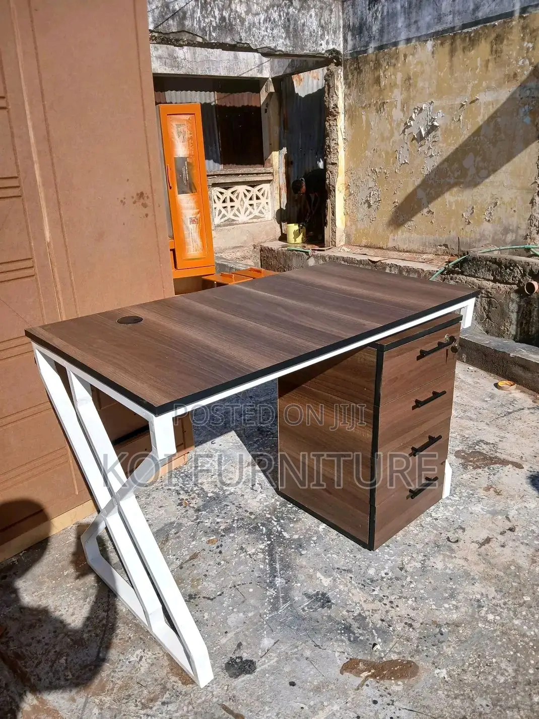 Office Desk : 1.2-Meter Modern Office Desk With Pedestal