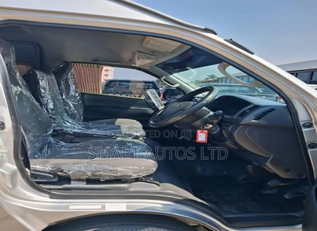 Toyota HiAce 2019 Silver