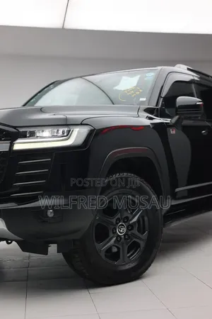 Toyota Land Cruiser LC300 2022 Black