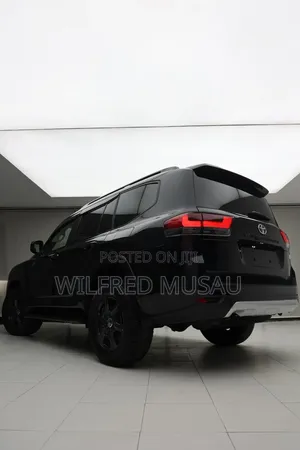 Toyota Land Cruiser LC300 2022 Black