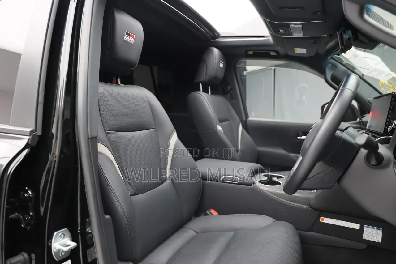 Toyota Land Cruiser LC300 2022 Black
