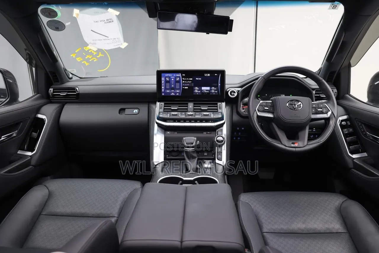 Toyota Land Cruiser LC300 2022 Black