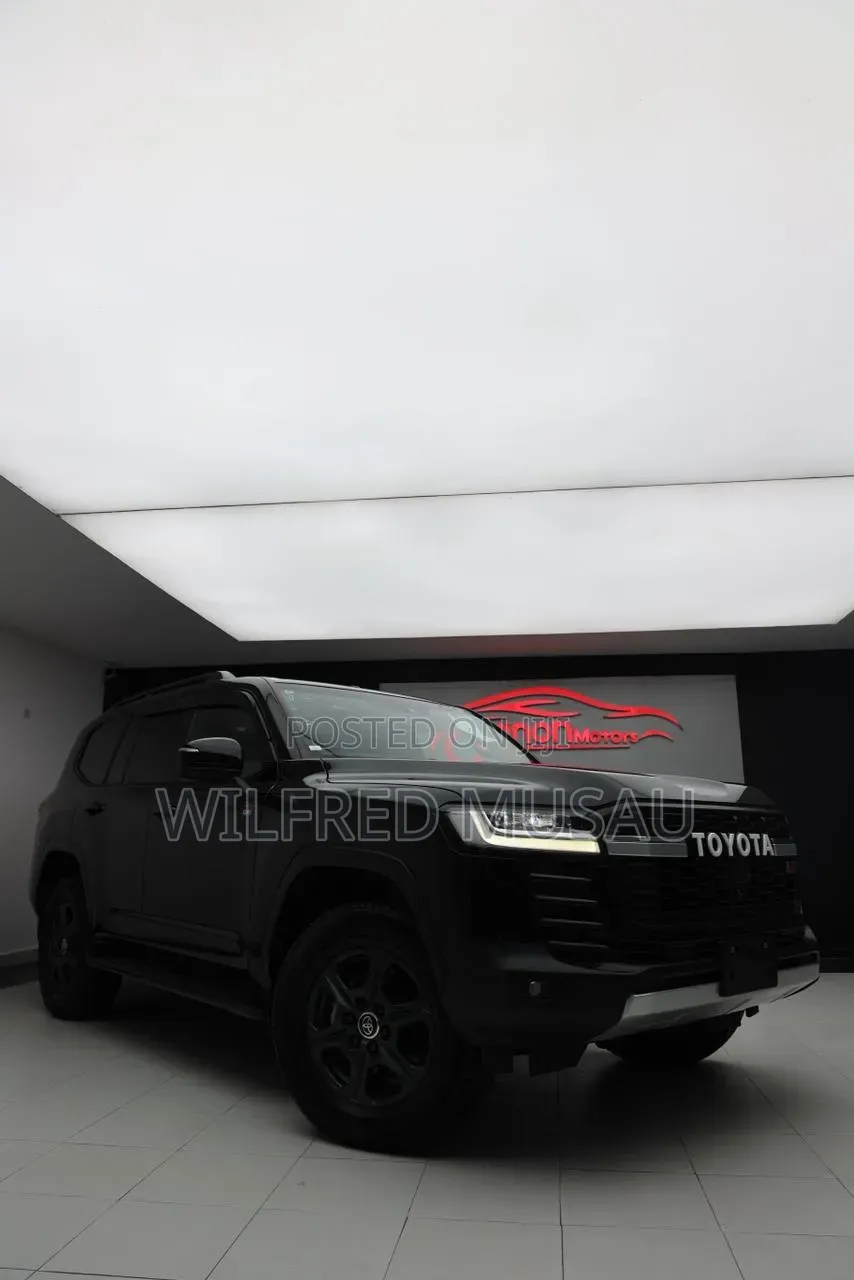 Toyota Land Cruiser LC300 2022 Black
