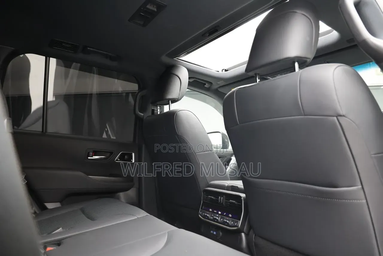 Toyota Land Cruiser LC300 2022 Black