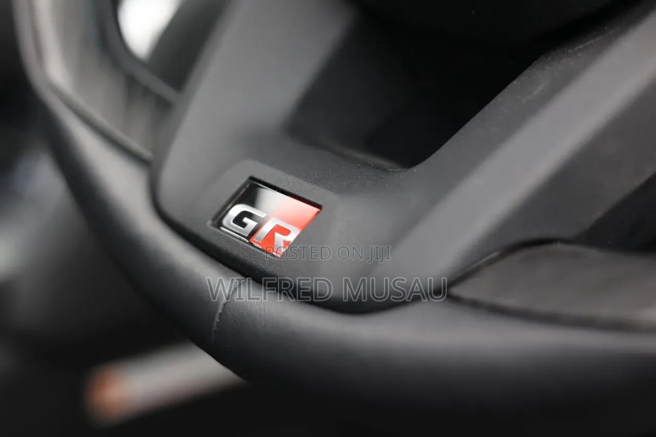 Toyota Land Cruiser LC300 2022 Black